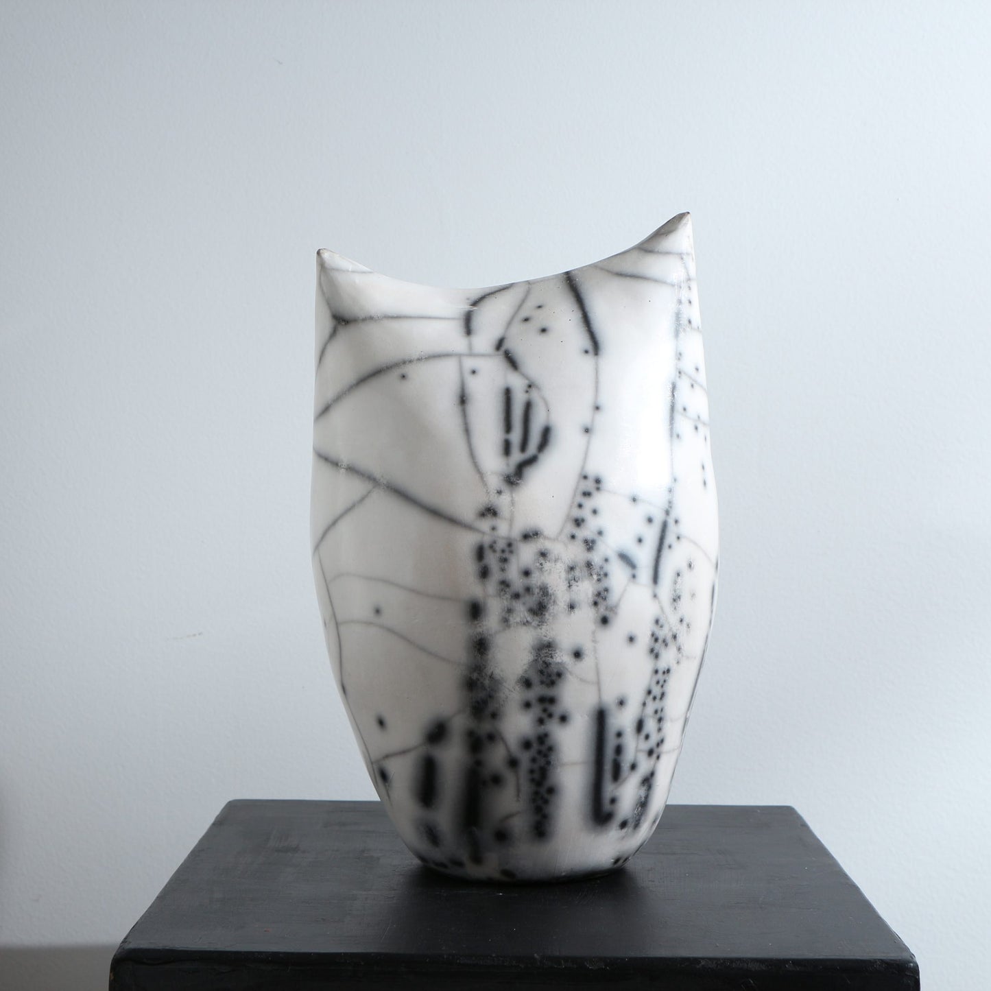 Sculpture de hibou en céramique raku