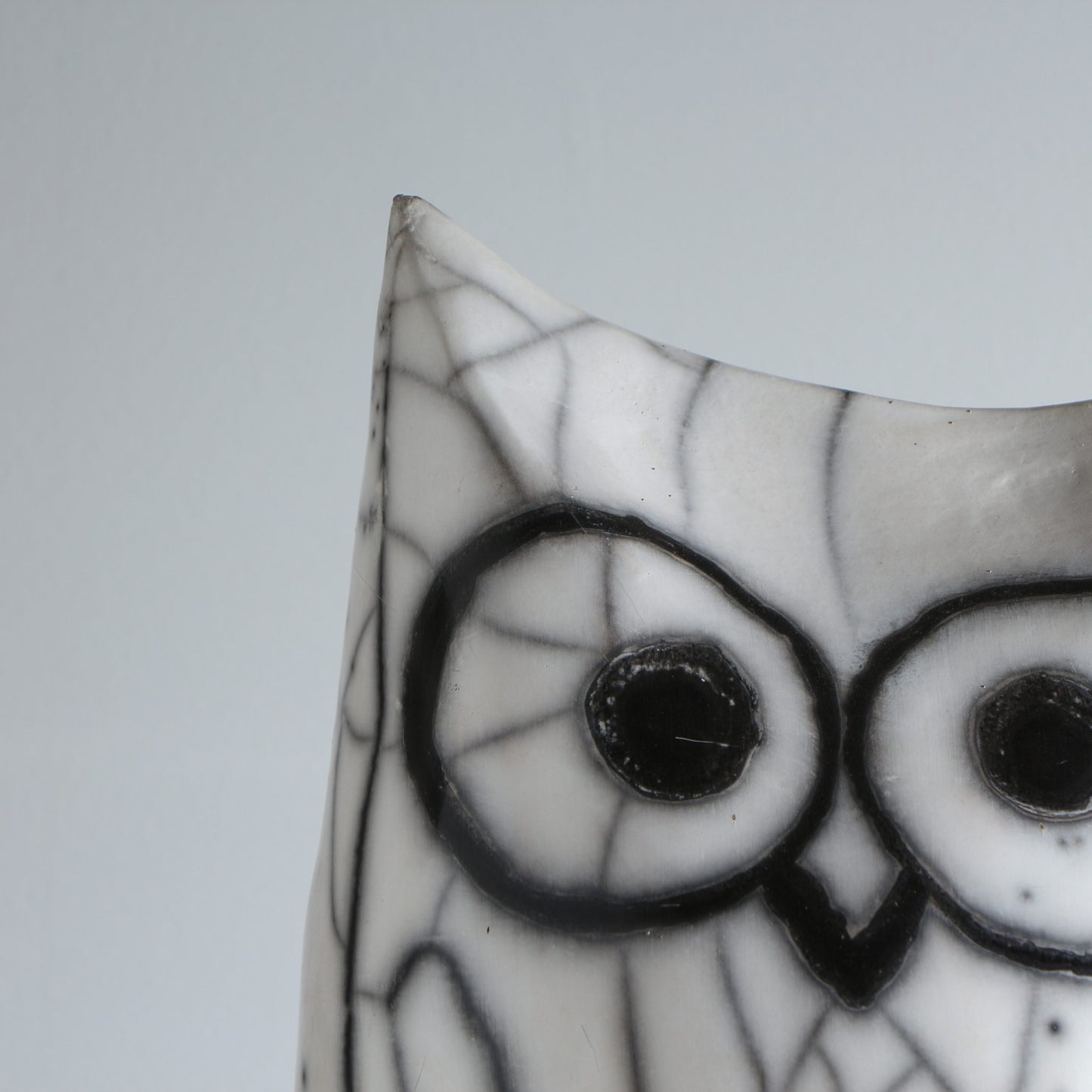 Sculpture de hibou en céramique raku