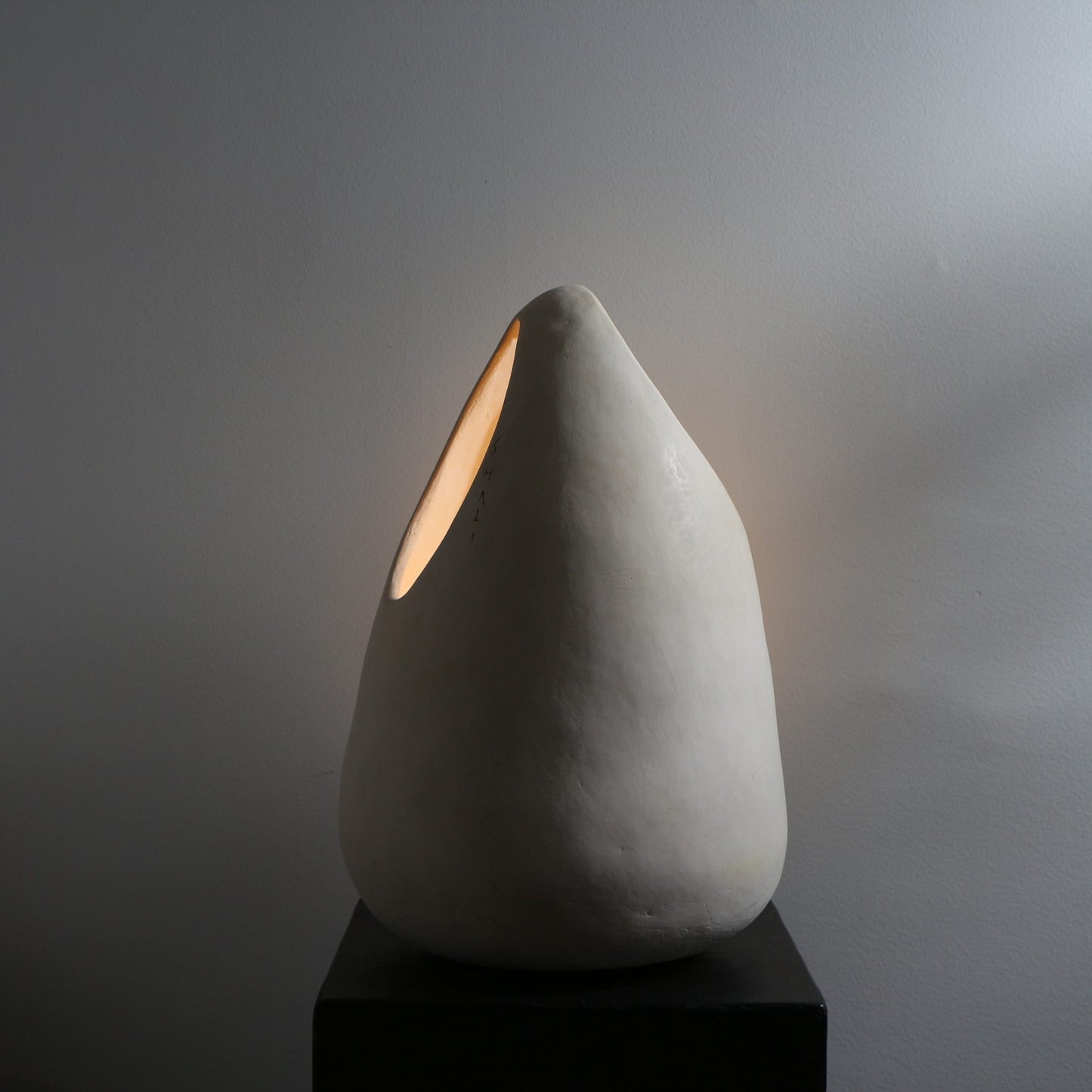 Lampe sculpture en terre sigillée – Œuf