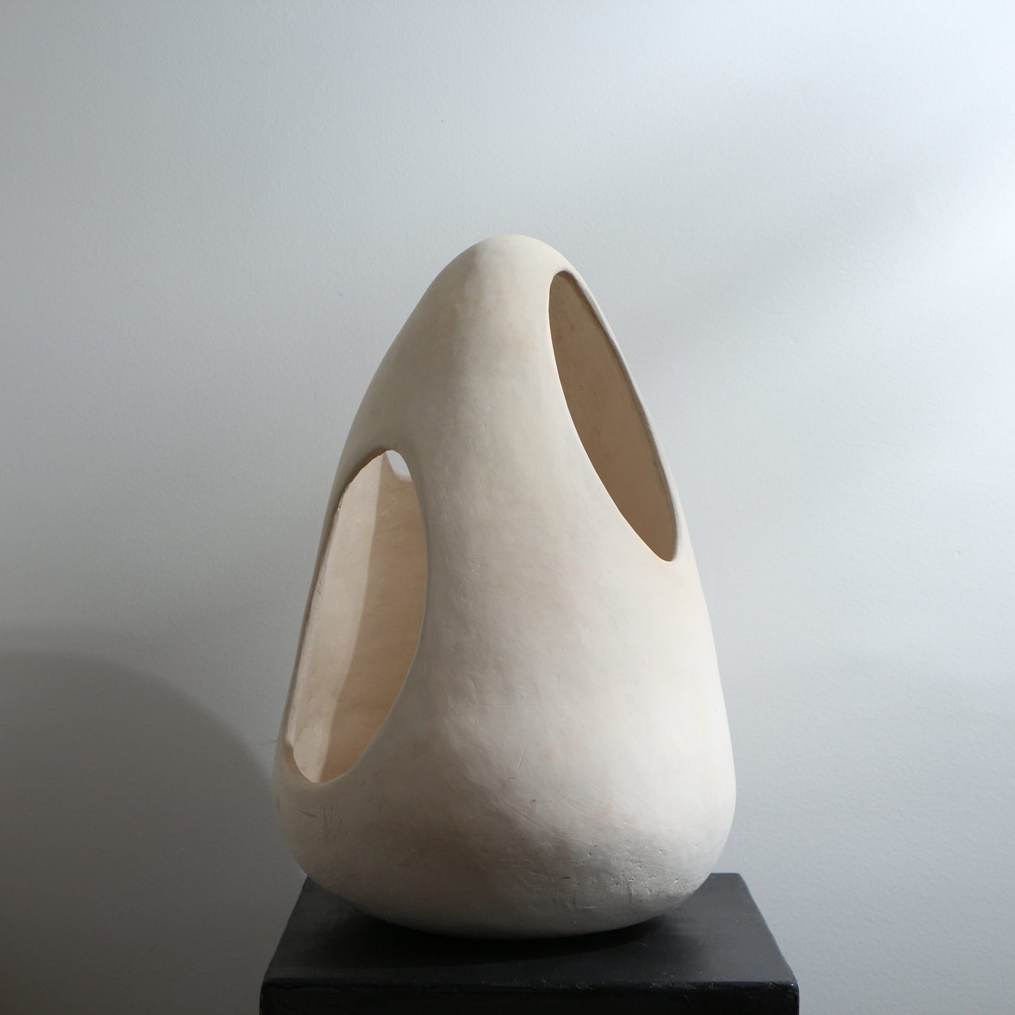 Lampe sculpture en terre sigillée – Œuf