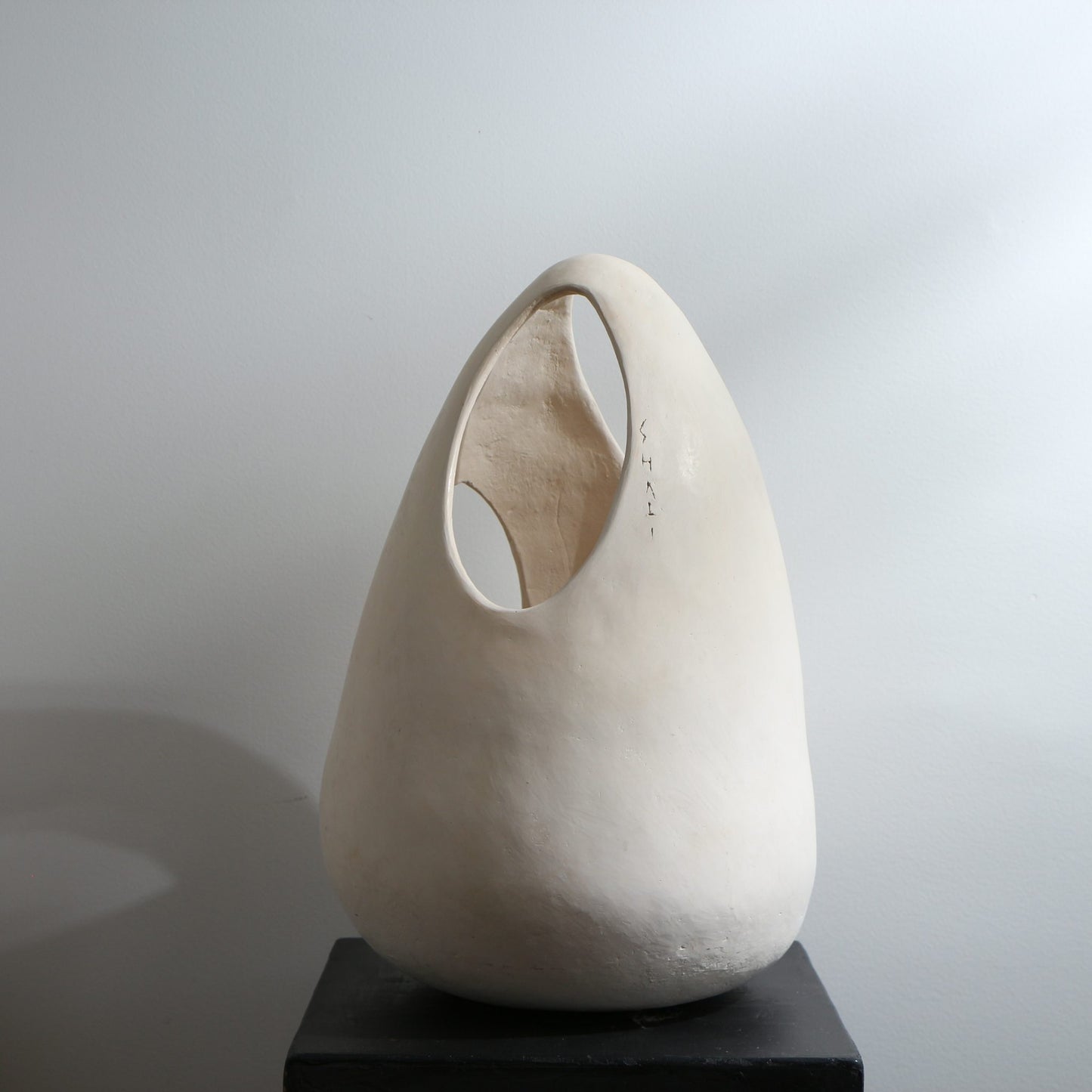 Lampe sculpture en terre sigillée – Œuf