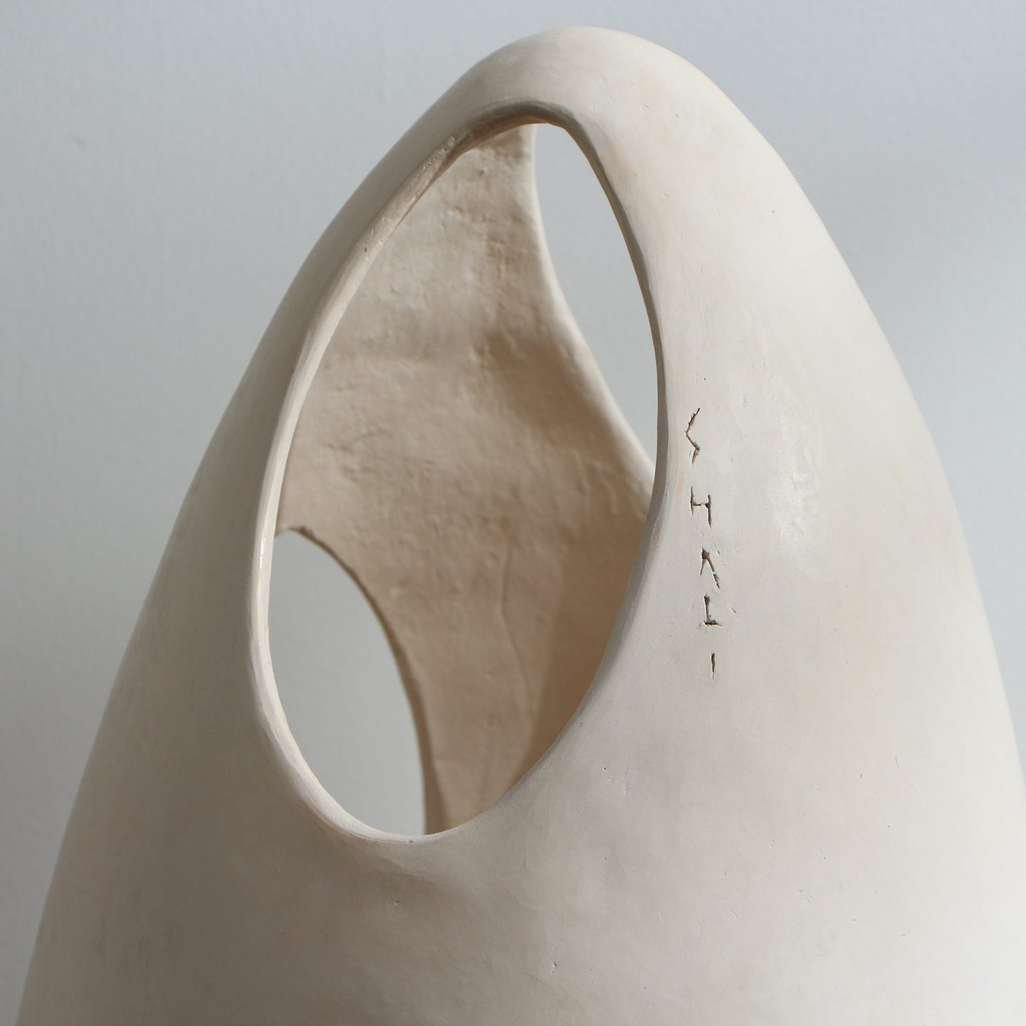 Lampe sculpture en terre sigillée – Œuf