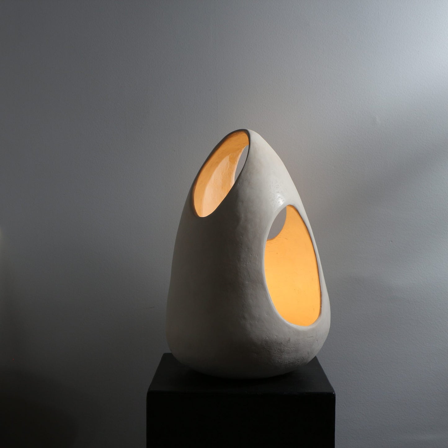 Lampe sculpture en terre sigillée – Œuf