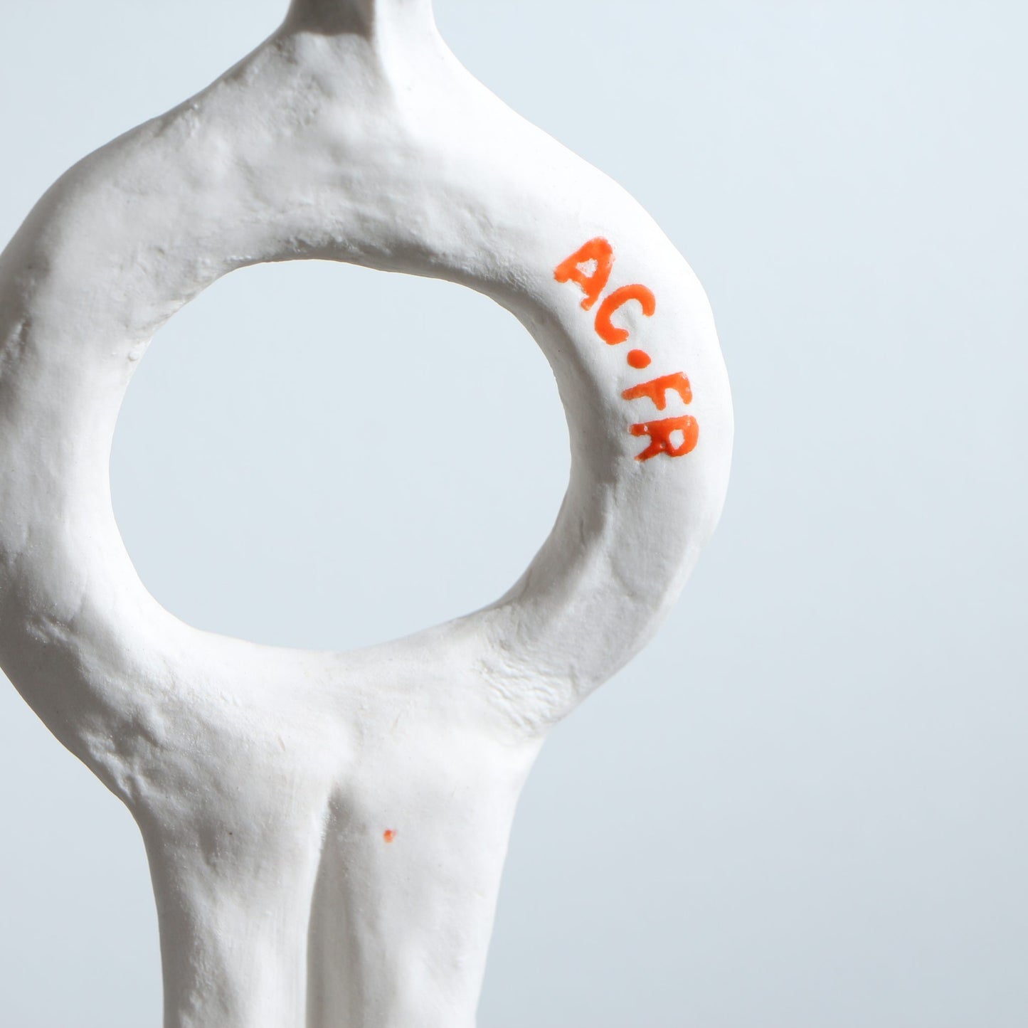 Sculpture personnage en porcelaine – Boya Boy - Modèle S