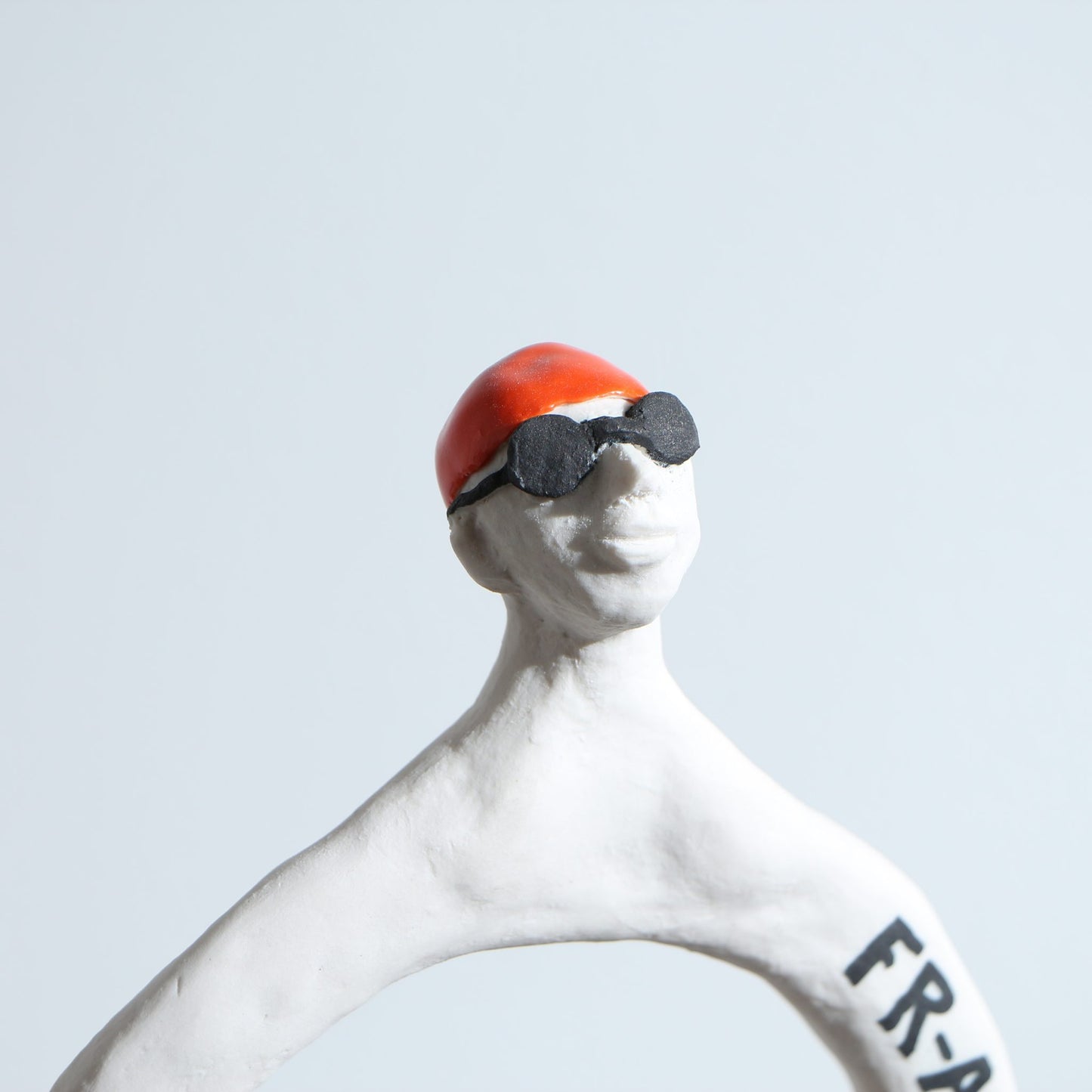 Sculpture personnage en porcelaine – Boya Boy - Modèle M