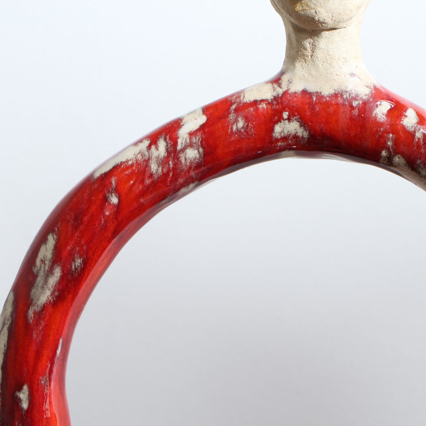 Sculpture Boya Boy en raku rouge profond - Modèle XL