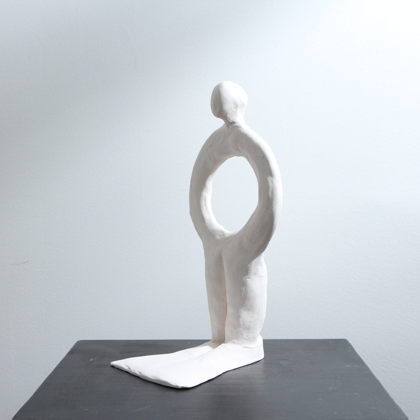 Sculpture personnage en porcelaine – Boya Boy - Le Minimaliste