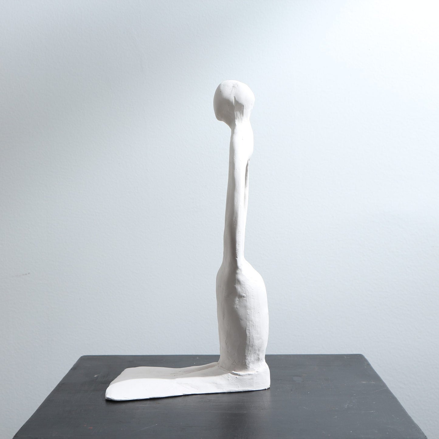 Sculpture personnage en porcelaine – Boya Boy - Le Minimaliste