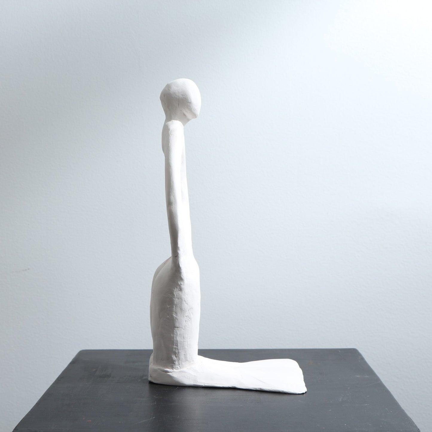 Sculpture personnage en porcelaine – Boya Boy - Le Minimaliste