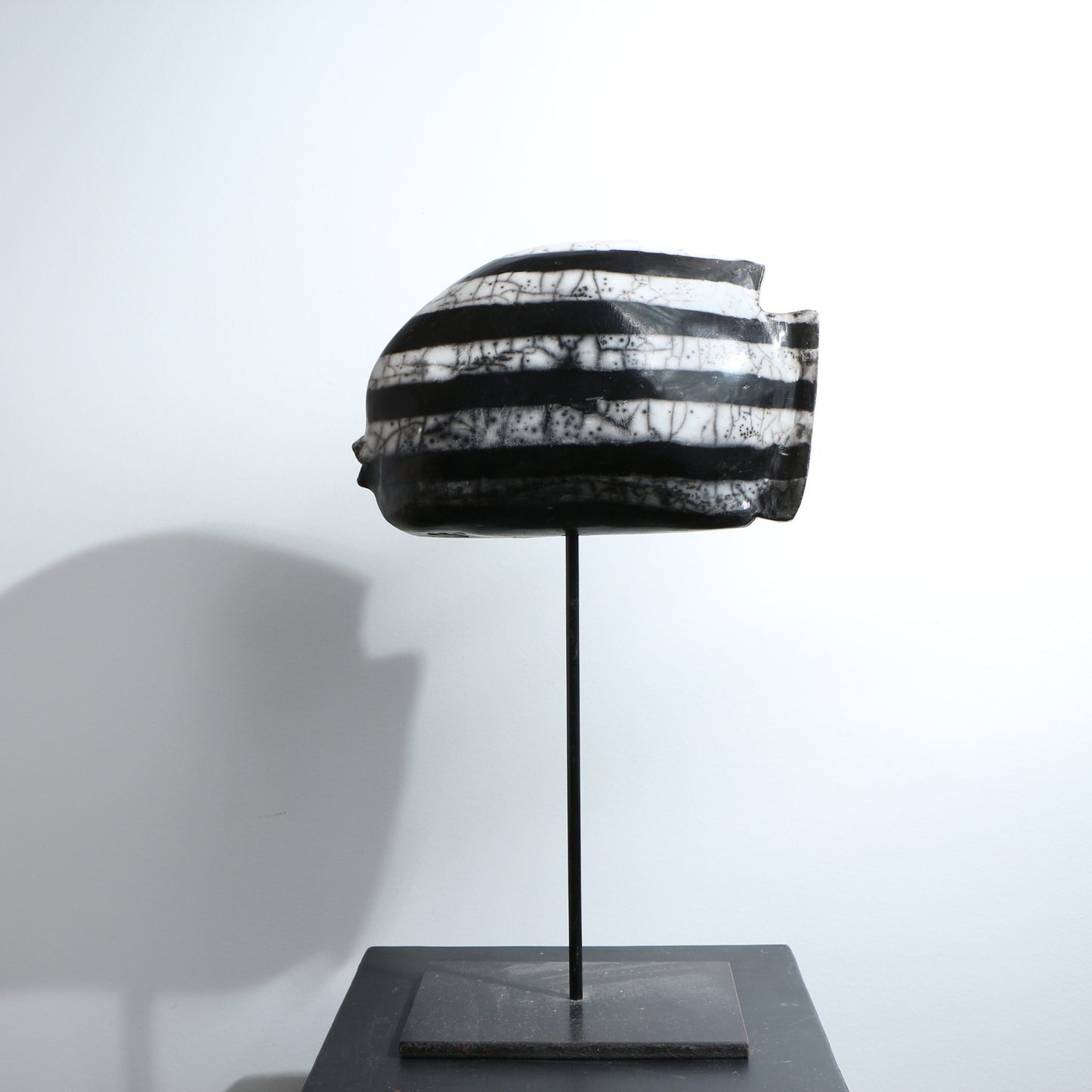 Sculpture poisson raku nu stries horizontales