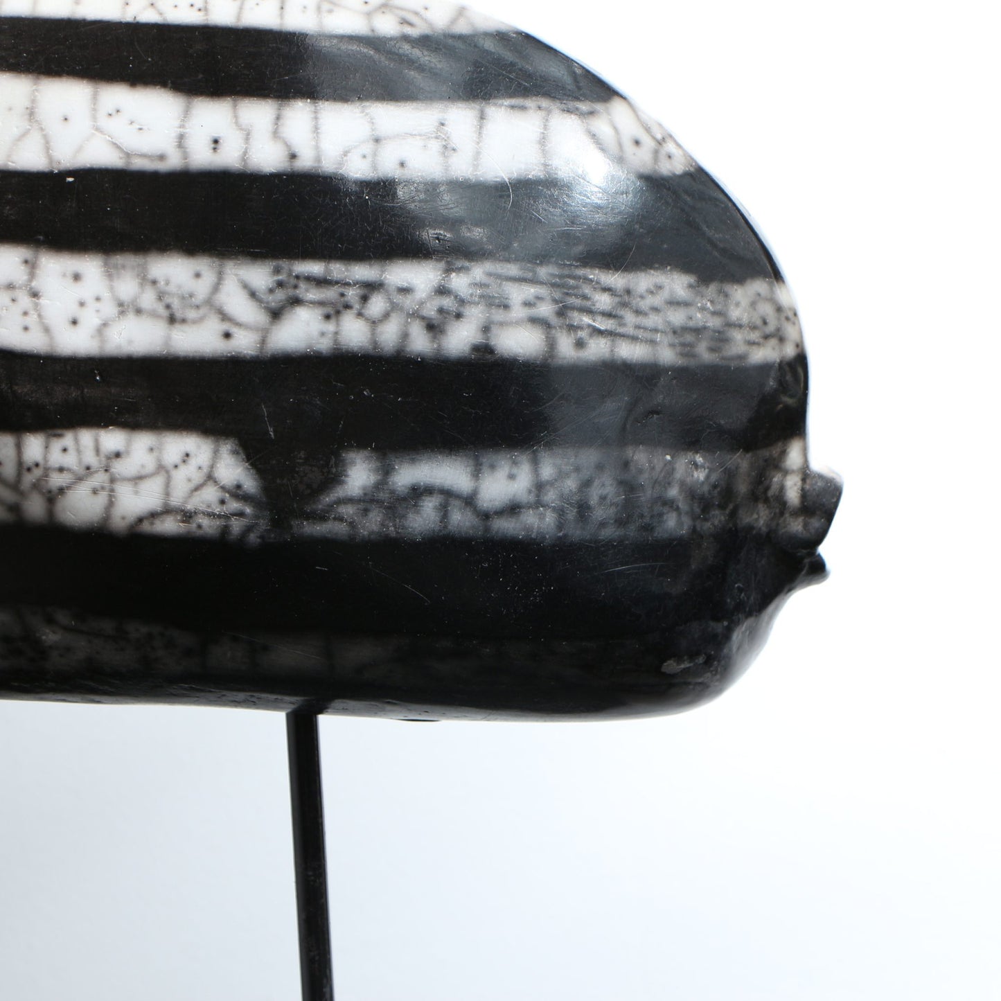 Sculpture poisson raku nu stries horizontales