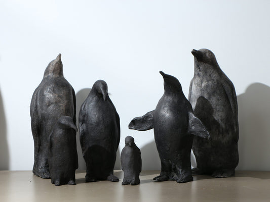Sculpture de manchot en céramique – terre noire